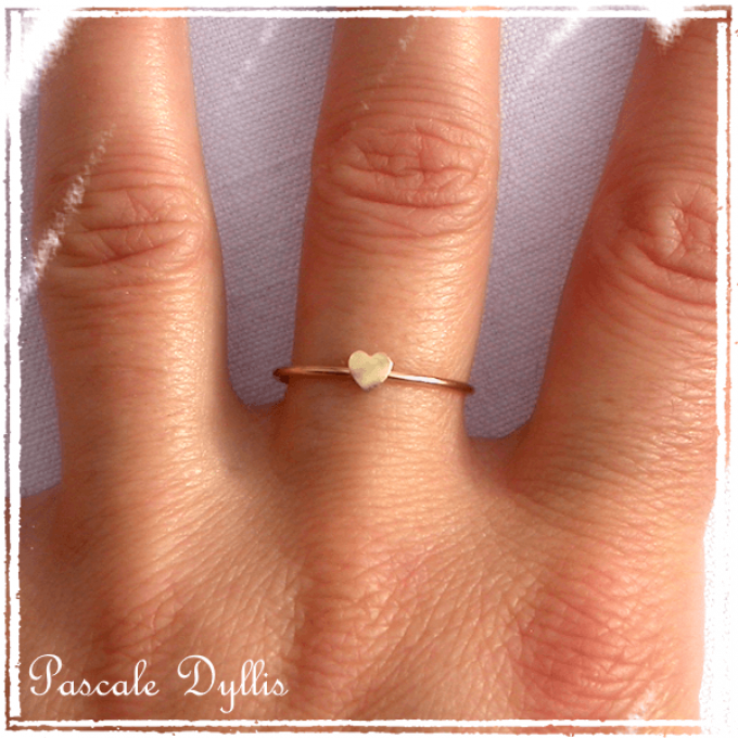 Bague minimaliste très fine petit coeur argent, or 750 ou platine 950 massif - PETIT COEUR